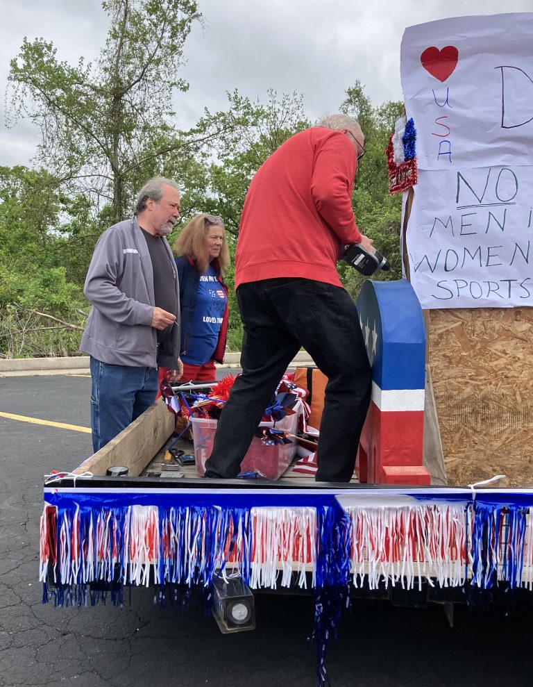 1 Before Parade-Decorating 1