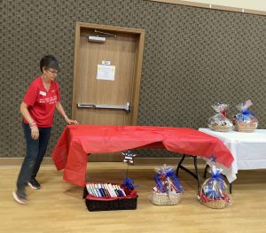 4h - set up silent auction IMG_5677 (2)